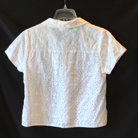 Ladies eyelet blouse, white sz Large, cropped top. - Picture 2 of 3